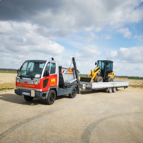 Lkw mit Bagger